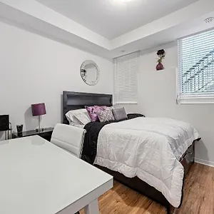 Beautiful Townhouse Near Yorkdale Mall, Wilson Subway Apartment Toronto