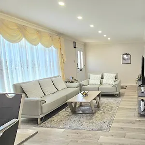 Luxurious Cozy House In Bluffs With Lake View Holiday home Toronto